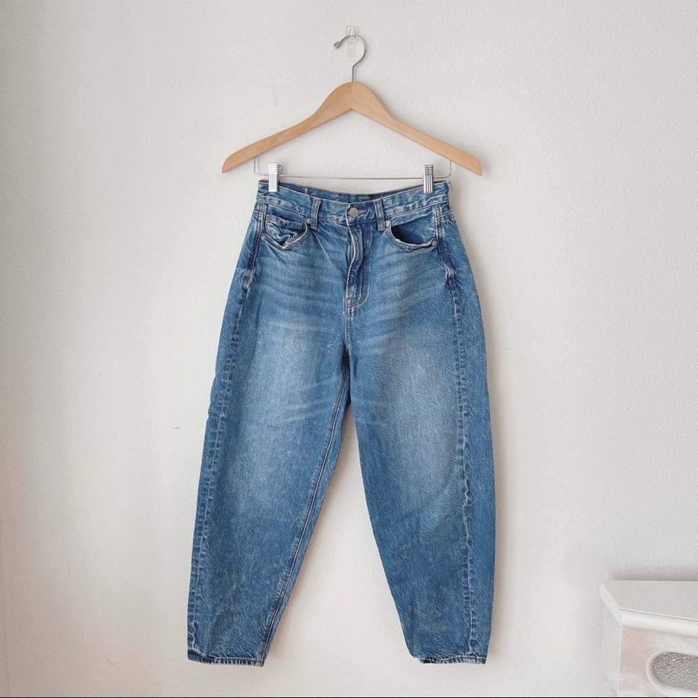 American Eagle Relaxed Mom Jeans in blue size 4
